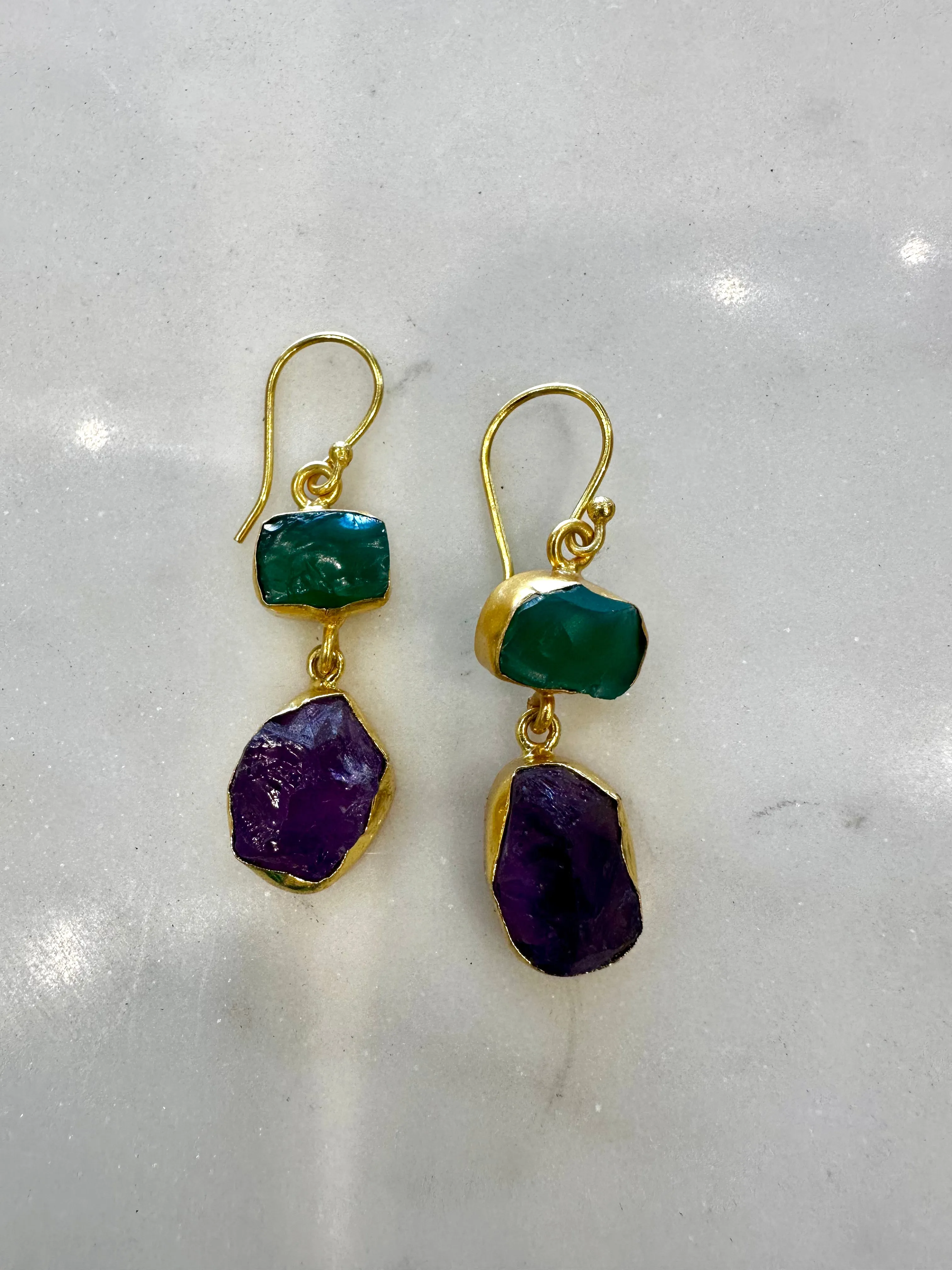 Gemajesty Green Onyx and African Amethyst Drop Earring