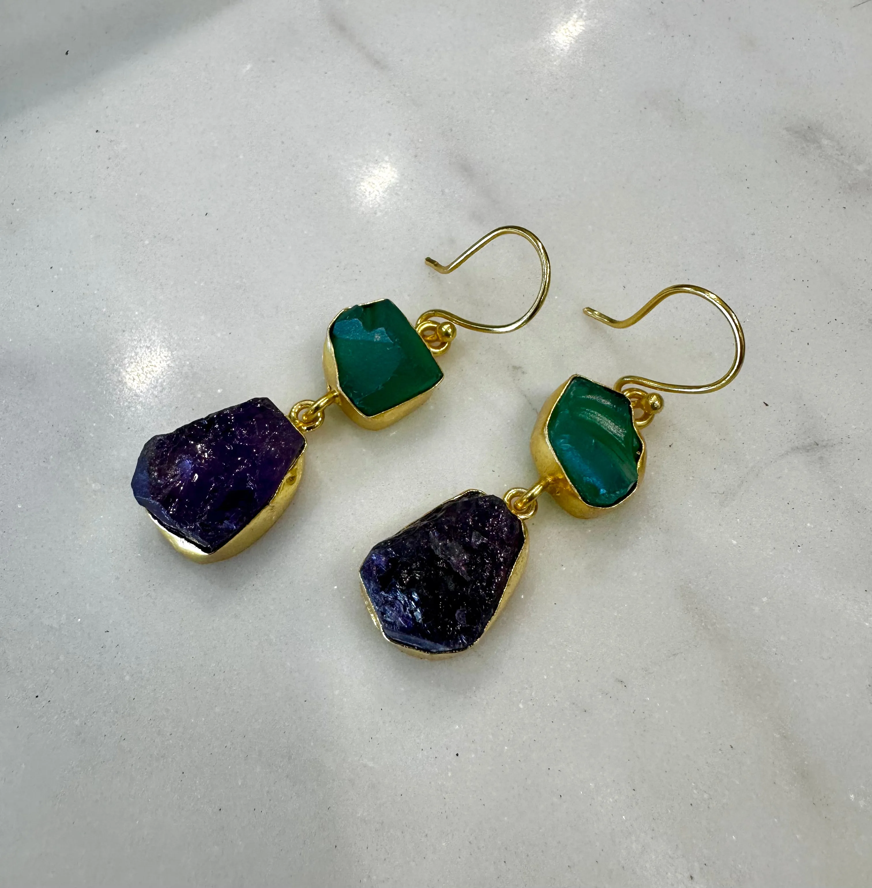 Gemajesty Green Onyx and African Amethyst Drop Earring