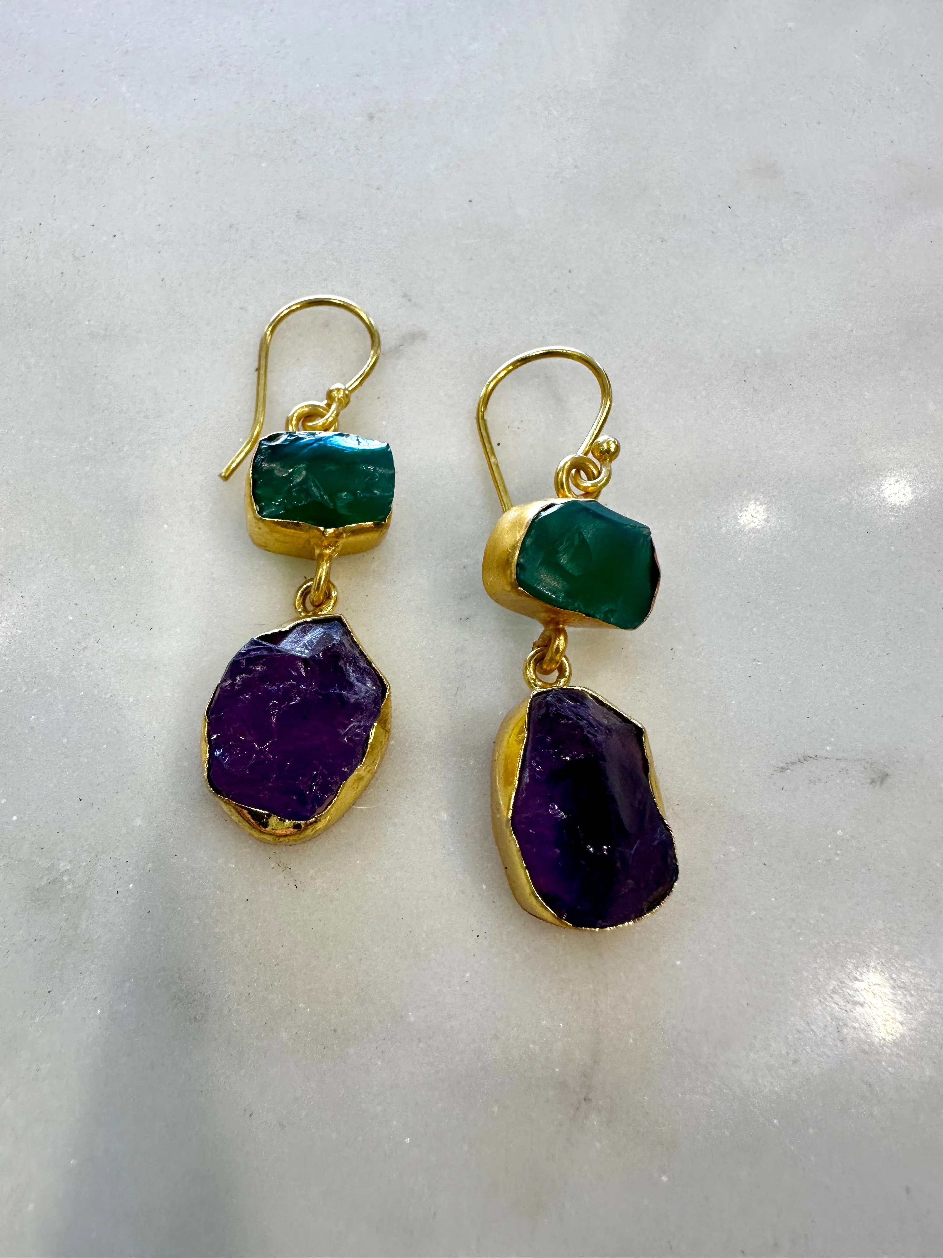 Gemajesty Green Onyx and African Amethyst Drop Earring