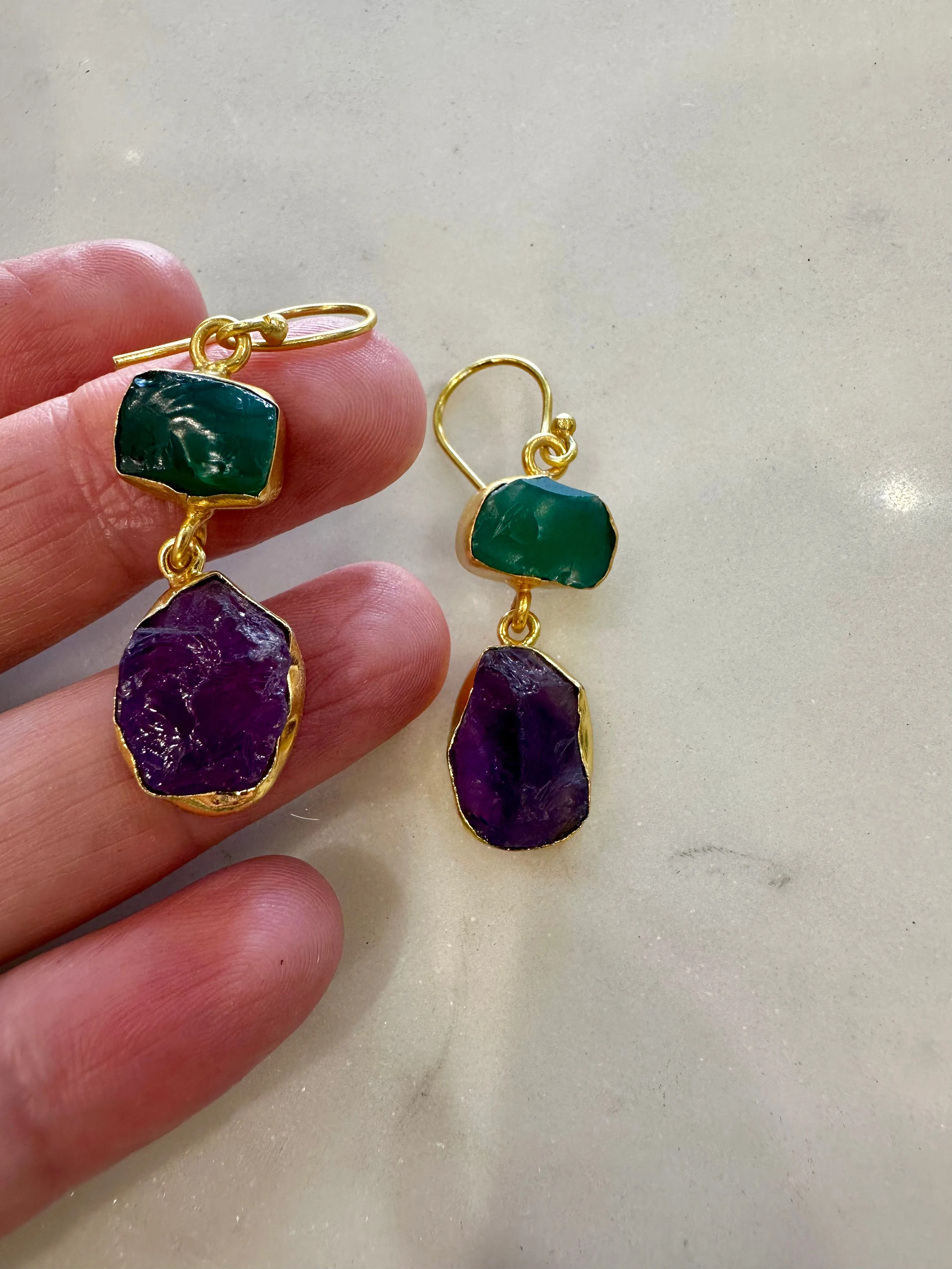 Gemajesty Green Onyx and African Amethyst Drop Earring