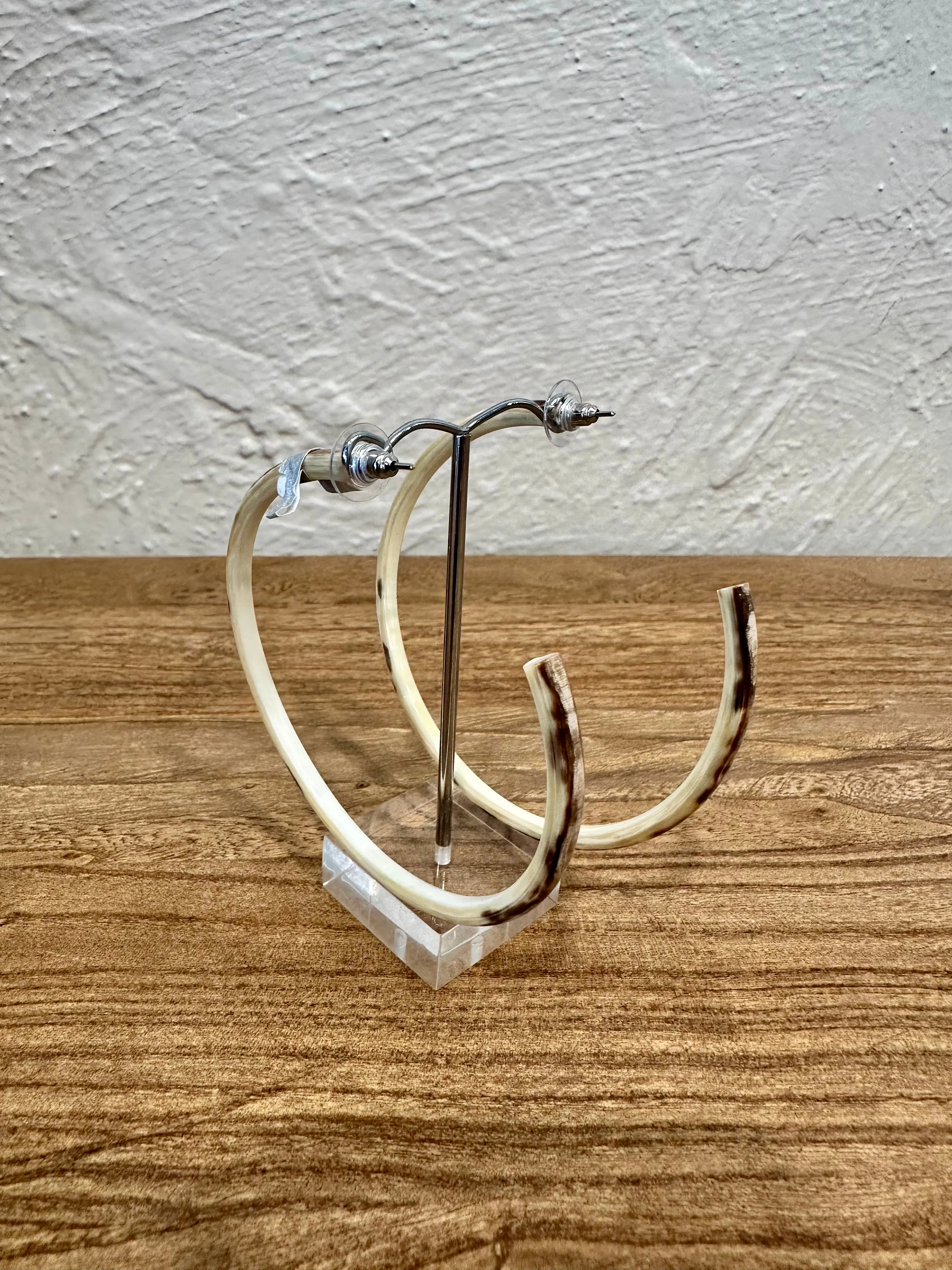 Soyang Paris Light White Horn Hoop Earring