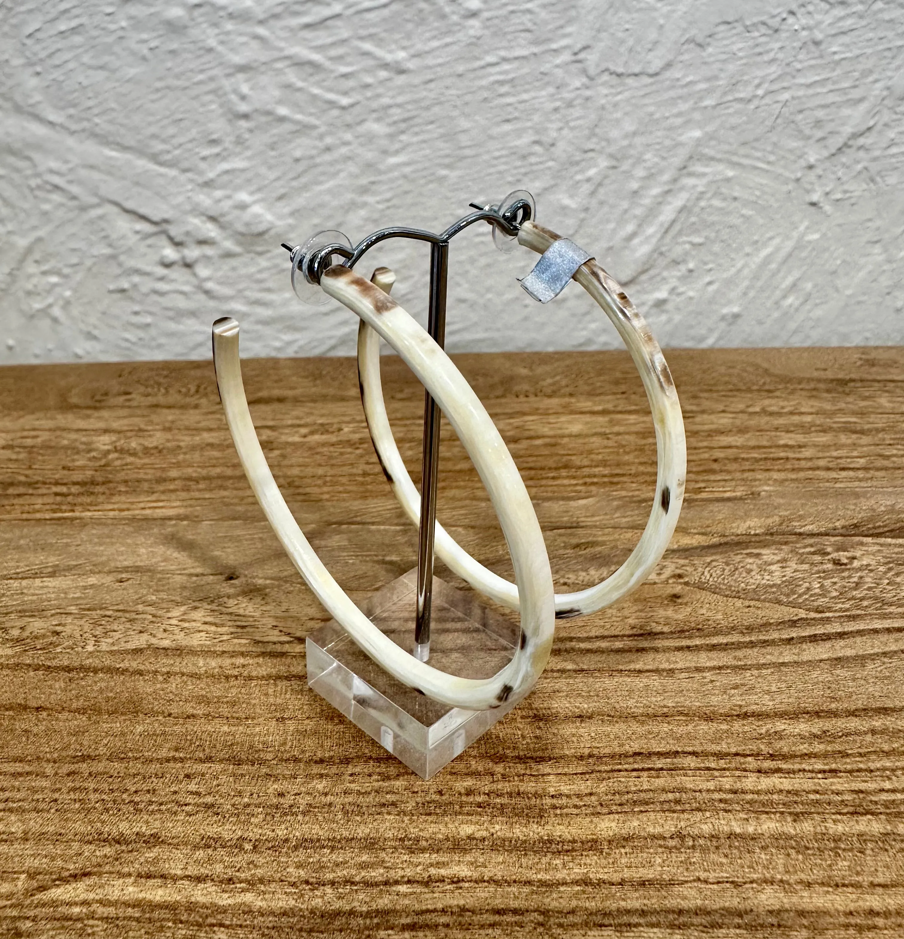 Soyang Paris Light White Horn Hoop Earring